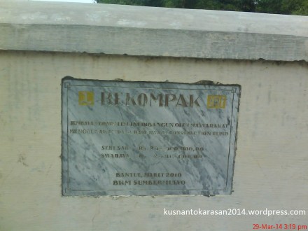 prasasti yang ada di sisi jembatan bondalem.