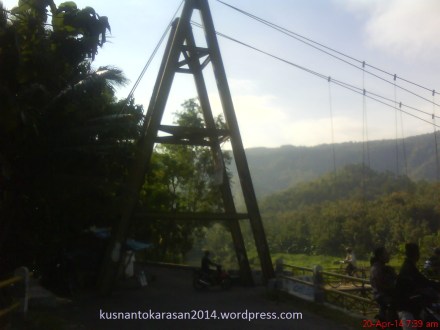 Tiang baja pemancang kawat baja sisi Utara.