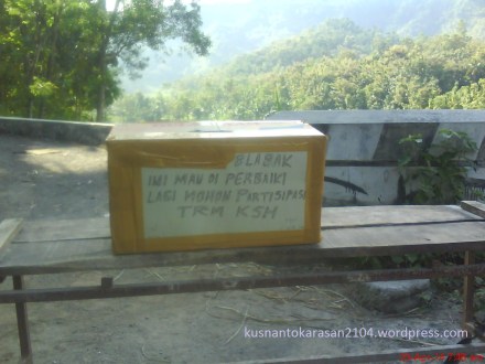 Kotak dana untuk perbaikan papan jembatan, di pasang pada kedua seberang Utara dan selatan.