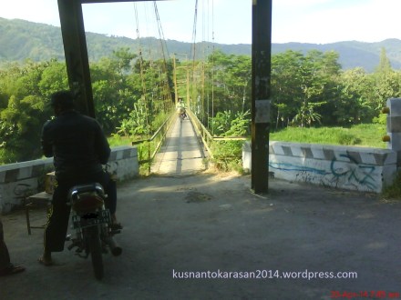 Jika akan lewat jembatan Pundong, harus gantian.