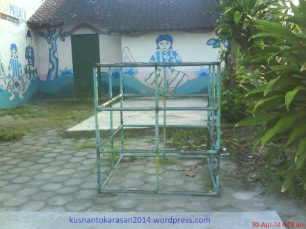 Arena bermain di halaman SPS TUNAS MELATI KARASAN.