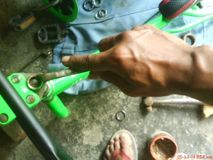 kencangkan baut setang