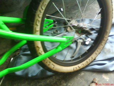 pasang roda belakang