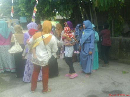 saat baru datang di acara halal bi halal keluarga besar warga pedukuhan Karasan.