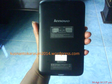 tampak belakang tablet lenovo Ideatab A1000