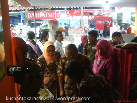 kunjungan Bapak Drs H Sumarno .Prs, selaku wakil Bupati Bantul di stan kesehatan setelah sebelumnya beliau membuka acara Bantul Expo