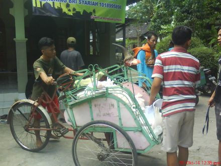 Distribusi daging Qurban ke warga Karasan melibatkan pemuda per-RT