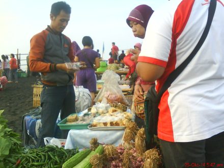 jajanan tradisional khas Jogja di pantai Depok-Parangtritis