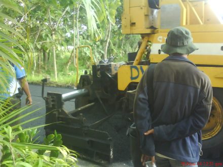 Mesin perata aspal hotmix 