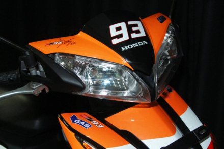 Honda Blade versi Edisi Spesial Juara MotoGP
