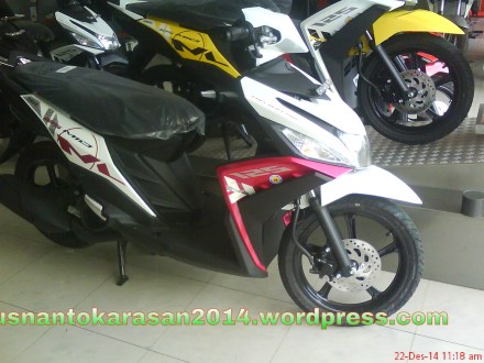 Tampak samping Kanan Mio m3 125 warna magenta