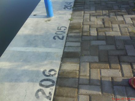 pemberian nomor untuk pembagian tempat pemancing saat lomba mancing di Embung Merdeka