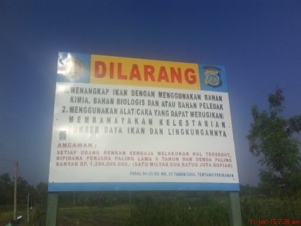 papan larangan di Embung Merdeka
