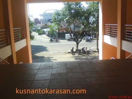 Pemandangan halaman tengah dari lantai 2/lantai tengah