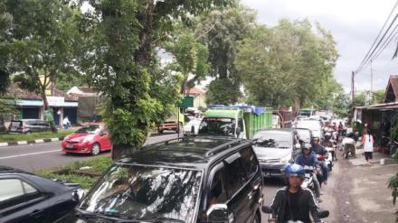 jalan jogja kian padat