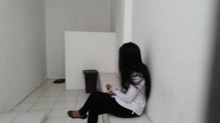 pelaku NK sedang menuggu siang diruang tahanan Pengadilan Negeri Bantul