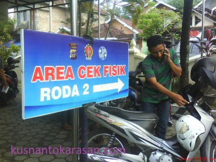 2. Menuju ke Area Cek Fisik jangan lupa sertakan motor anda, dan jangan lupa ambil nomor antriannya