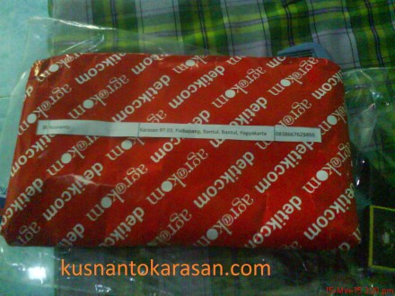 Ini nich wujud bingkisan yang berisi merchandise dari detikcom