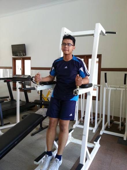 Aziz Bachtiar Cendekiawan saat berolah raga fitness