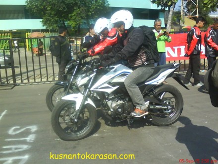 Saat sesi Riding Test Honda CB 150 R Street Fire