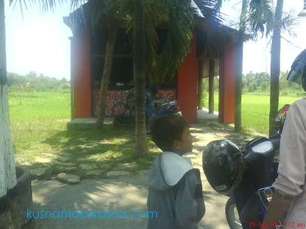 Tampilan sederhana warung mie jamur