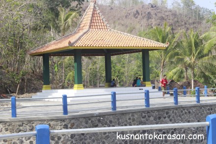 Pendapa Di Embung Selopamioro