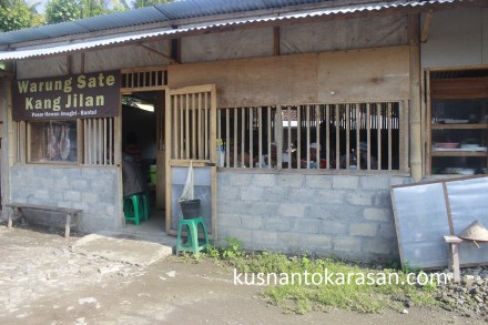 warung sate dideretan Utara pasar Hewan Imogiri