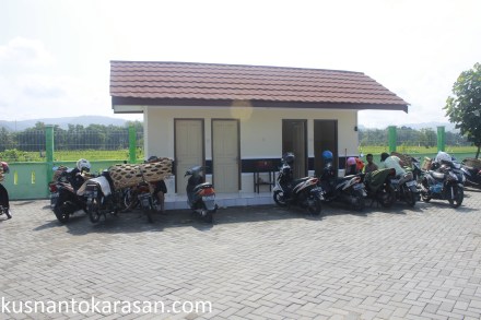 Toiletkamar kecil di pasar hewan Imogiri