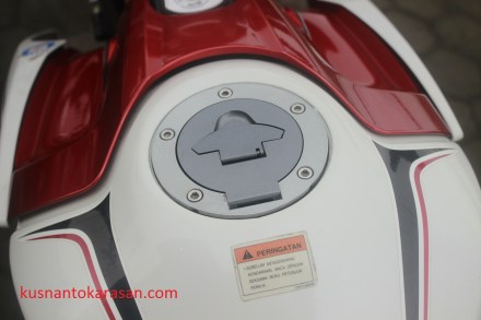 Dan ini tutup tangki di motor Yamaha V-ixion