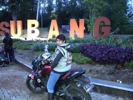 Dewi saat di kota Subang