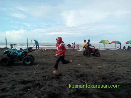 Suasana pagi  di Pantai Depok-Parangtritis