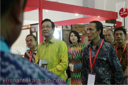 Kunjungan Gubernur DIY di pameran JIFFINA 2016 setelah acara pembukaan.