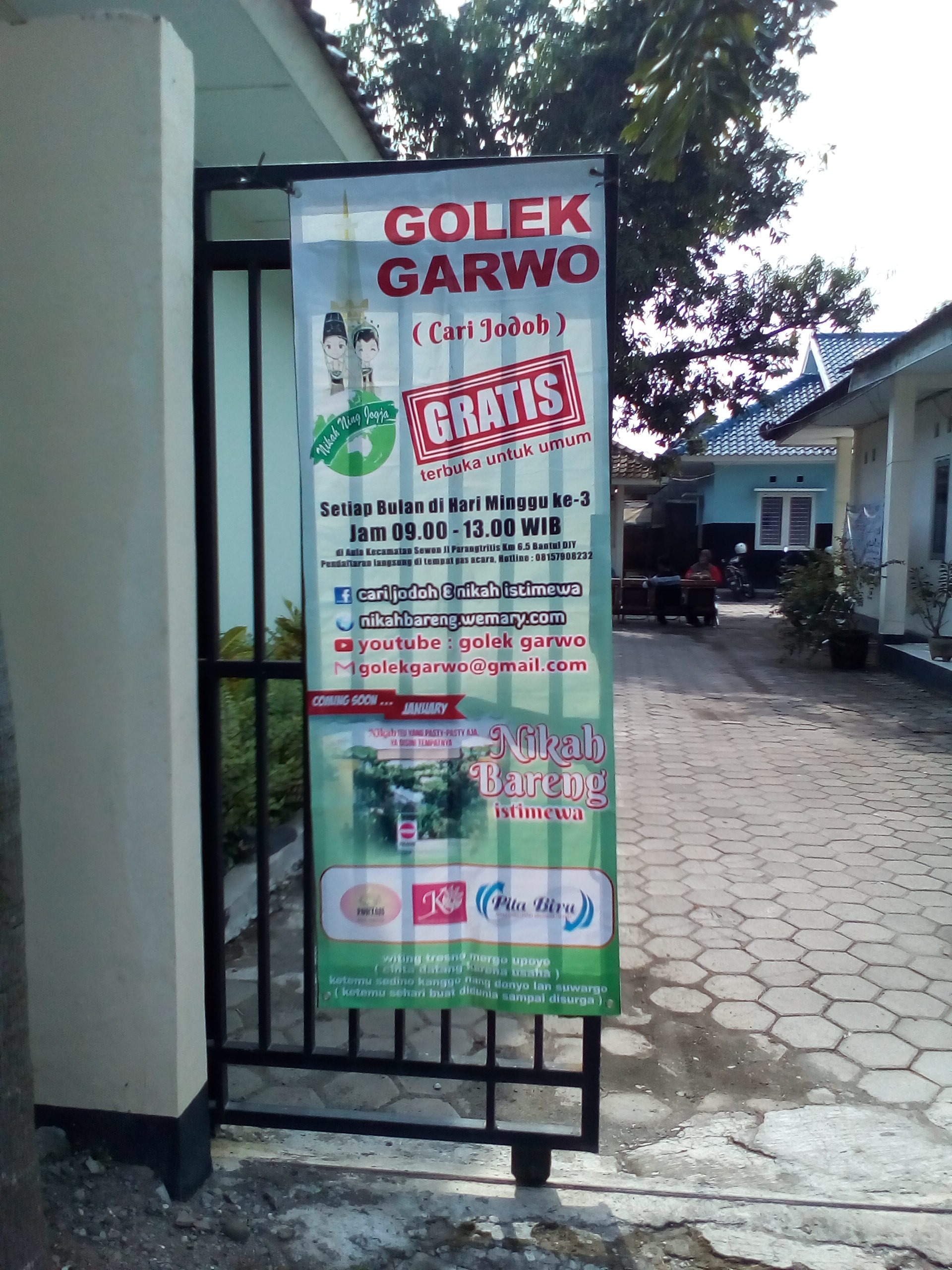 Banner Acara Golek Garwo di kompleks kantor kecamatan Sewon Bantul