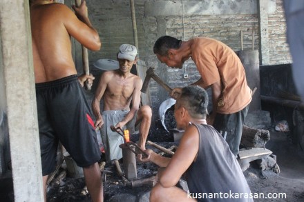 Aktifitas pande besi