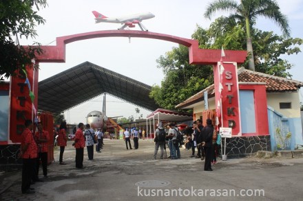 Pintu gerbang STTKD Yogyakarta menjelang acara Nikah bareng Angkasa 2016