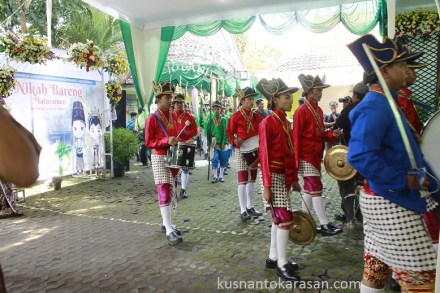 Pasukan bregodo pengiring manten