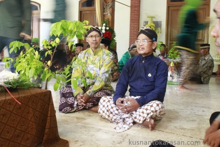 Juru kunci gunung Merapi dan juru kunci pantai Selatan