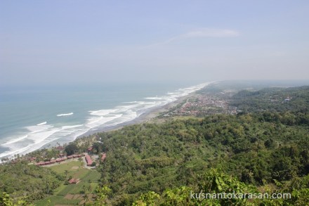 Panorama dari setengah jalan menuju puncak Bukit Paralayang