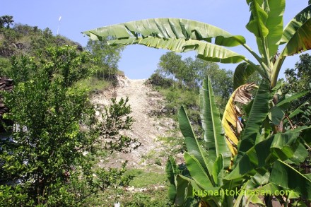 Jalur baru ke puncak Bukit Paralayang