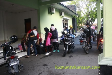 Di titik point/titik kumpul, di balai Pamungkas timur stadion Kridosono