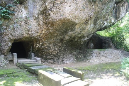 Goa Surocolo - sumber : nusantaraku