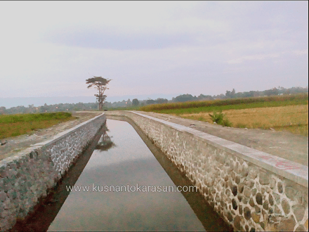 Salah satu sungai di sebelah barat dusun Bondalem yang sedang direvitalisasi 
