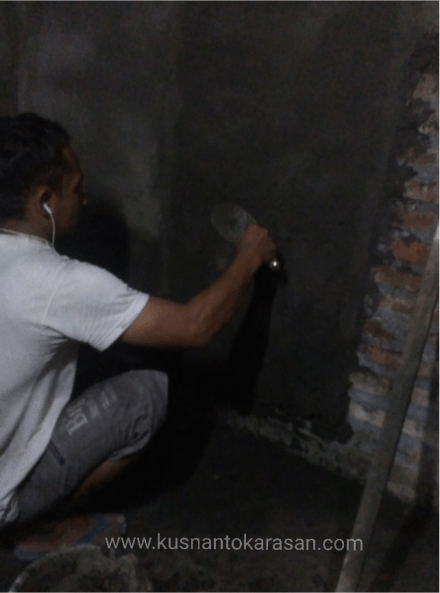 Jika ada yang berlubang atau kurang tebal ditambal dengan cethok