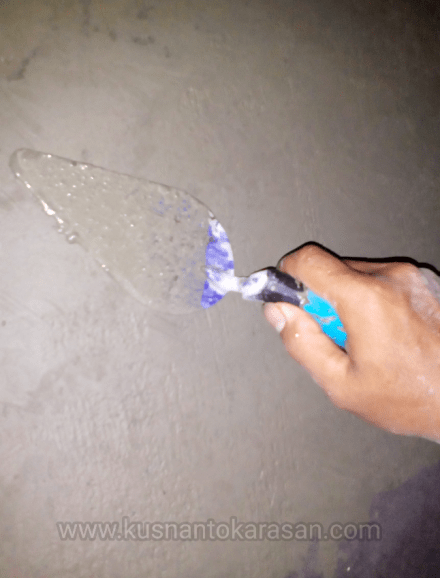 Ditambal yang cekung, atau bekas goresan kerikil