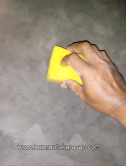 Untuk lebih menghaluskan bisa menggunakan busa