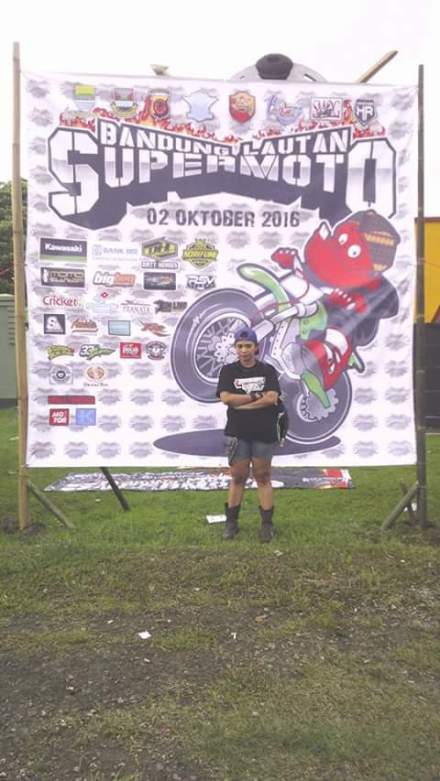 Dewi saat di Bandung