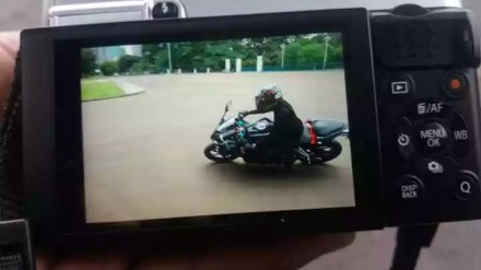 Lies April Yanti saat cornering dengan Honda CBR 250 RR