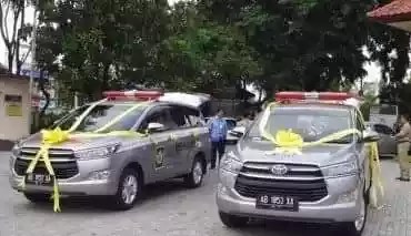 Dua ambulan sumbangan warga Kulon Progo terdampak pembangunan bandara