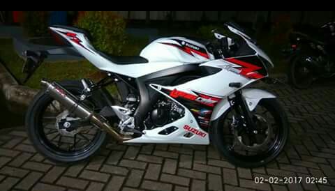 Suzuki GSX-R 150 dipasang knalpot racing